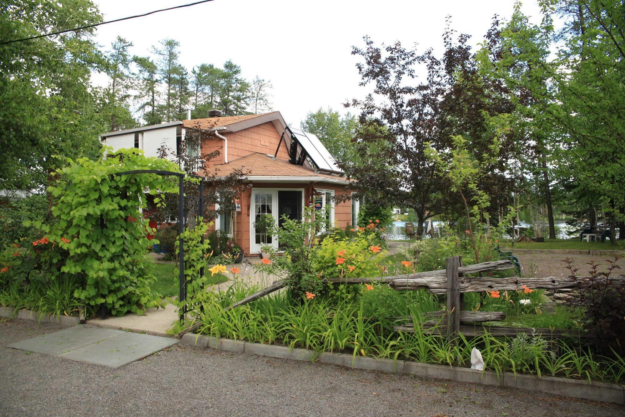 Gite Du Lac Docteur Bed and Breakfast Saint-Honoré Buitenkant foto